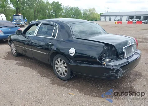 2010 Lincoln Town Car Signature Limited from USA, damaged, VIN 2LNBL8CVXAX619130